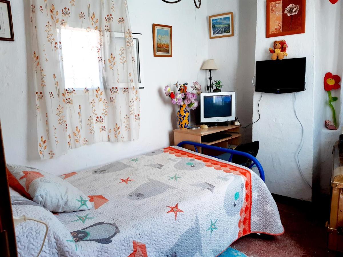 Charming House In Illar With Mountain View And Balcony Villa Bagian luar foto
