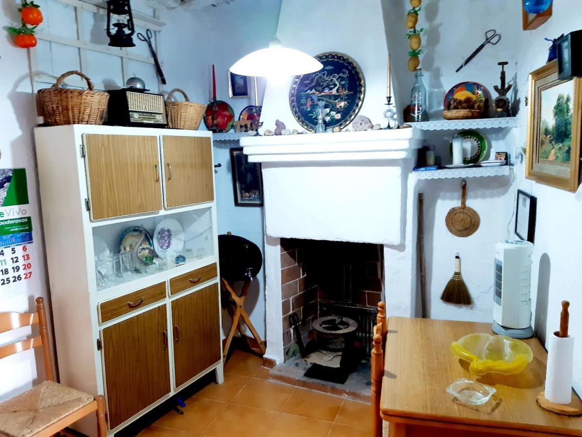 Charming House In Illar With Mountain View And Balcony Villa Bagian luar foto